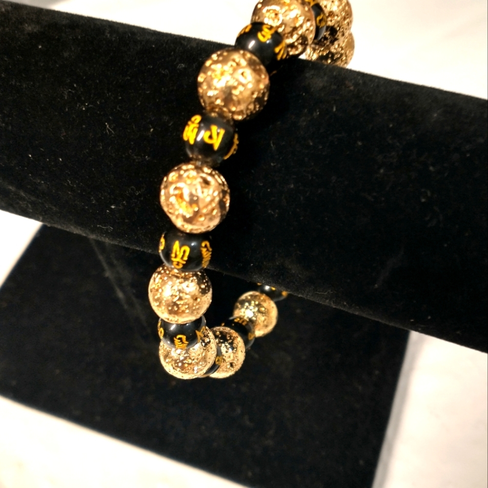 Unique Handcrafted Goldtone and Black Quality Beaded Bracelet NWOT